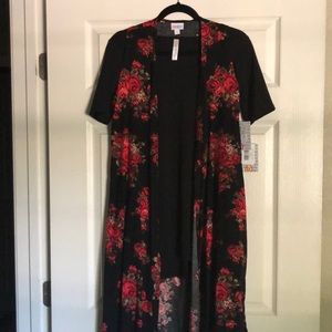 NWT ⭐️ Rose Joy and Black Perfect T Outfit